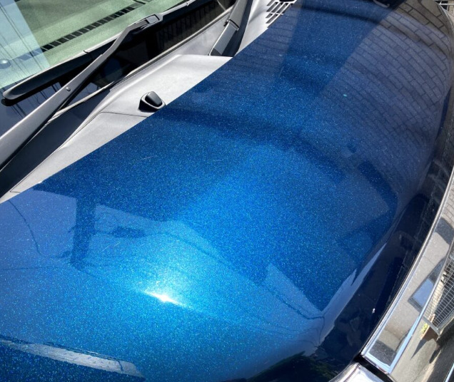 花粉の汚れを洗車機できれいに洗車した様子